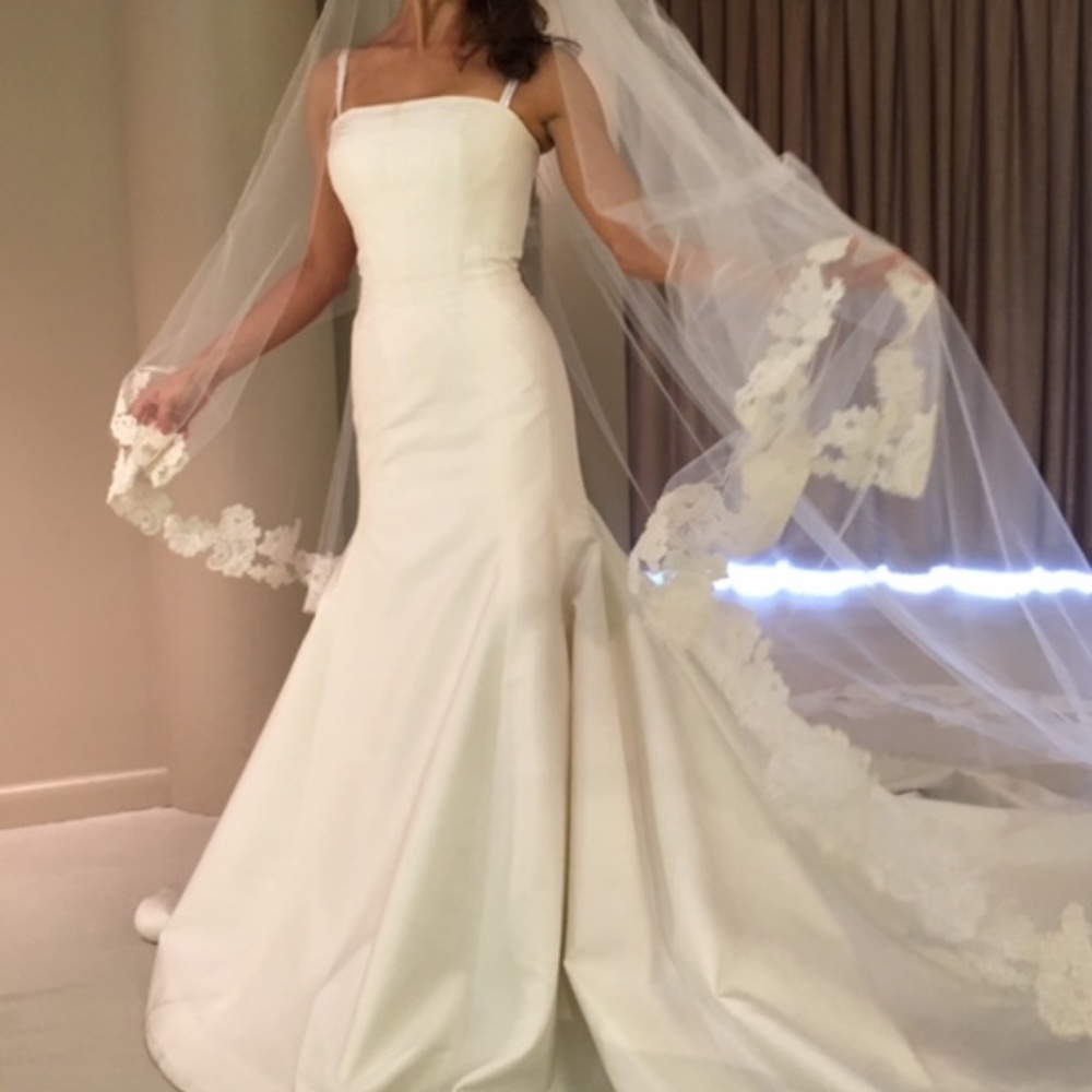 NWOT/Carolina Herrera Silk Wedding Dress-sz 0-2